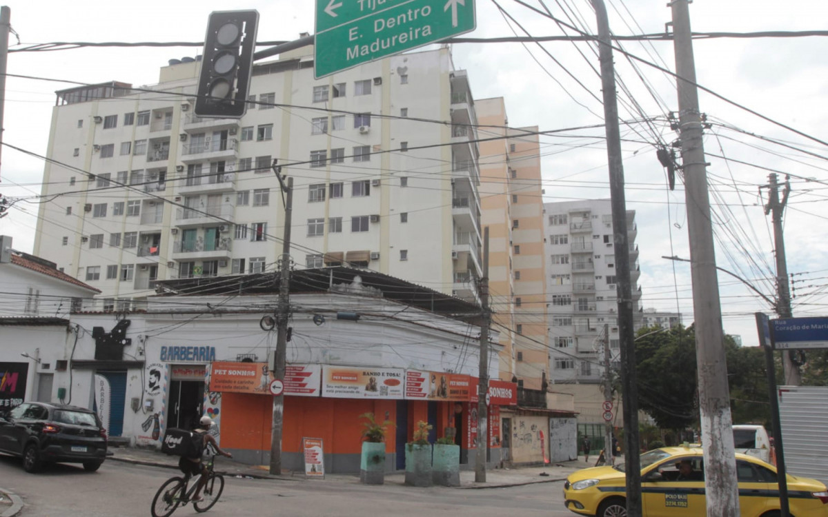 Sinais não funcionaram nesta terça na esquina das ruas Capitão Jesus e Coração de Maria - Reginaldo Pimenta / Agência O Dia
