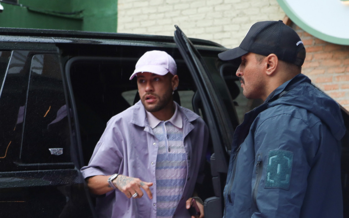 Neymar Jr. foi &agrave; festa da filha, Mavie