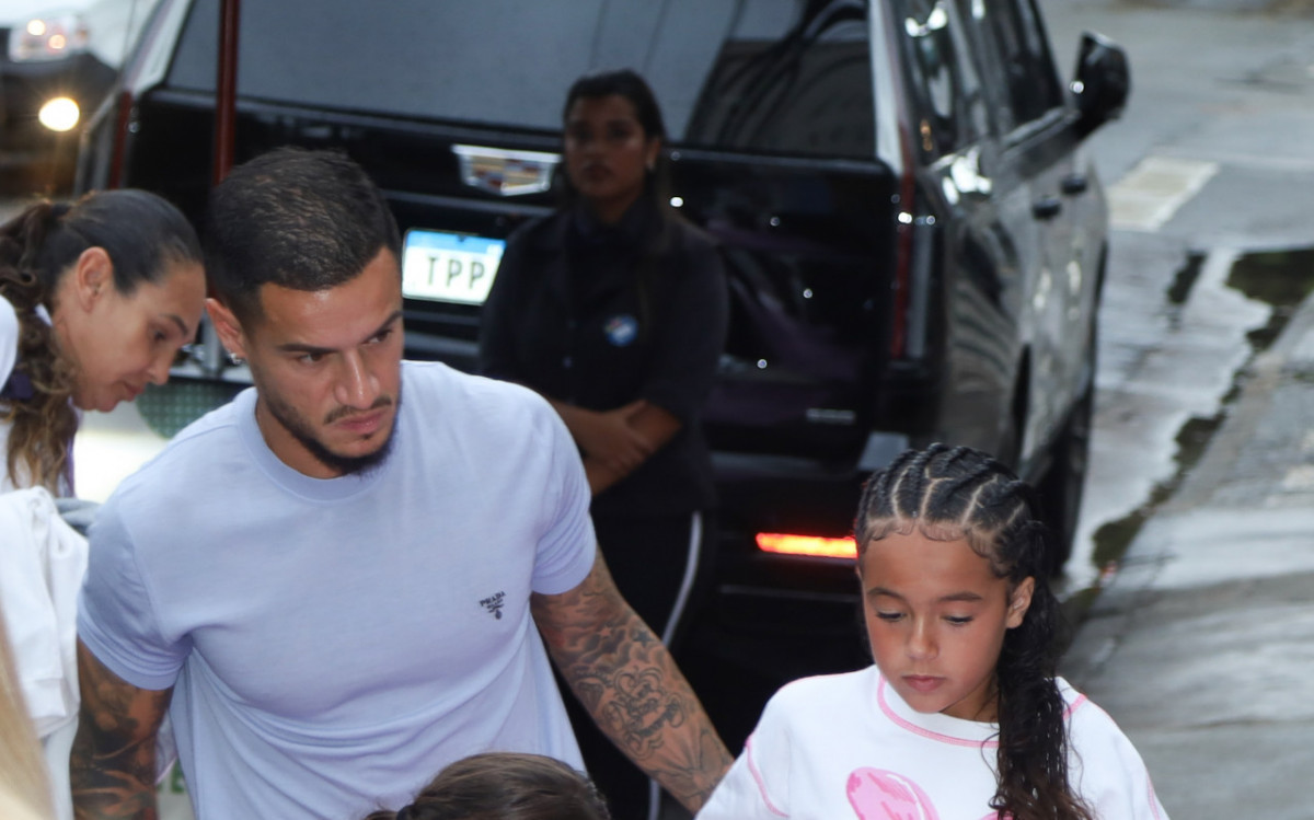 Philippe Coutinho foi ao anivers&aacute;rio da filha de Neymar Jr.