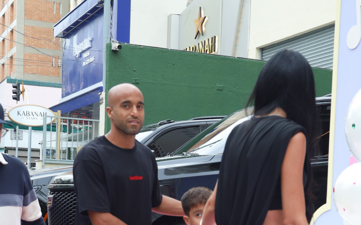 Lucas Moura marcou presen&ccedil;a na festa da filha de Neymar Jr.