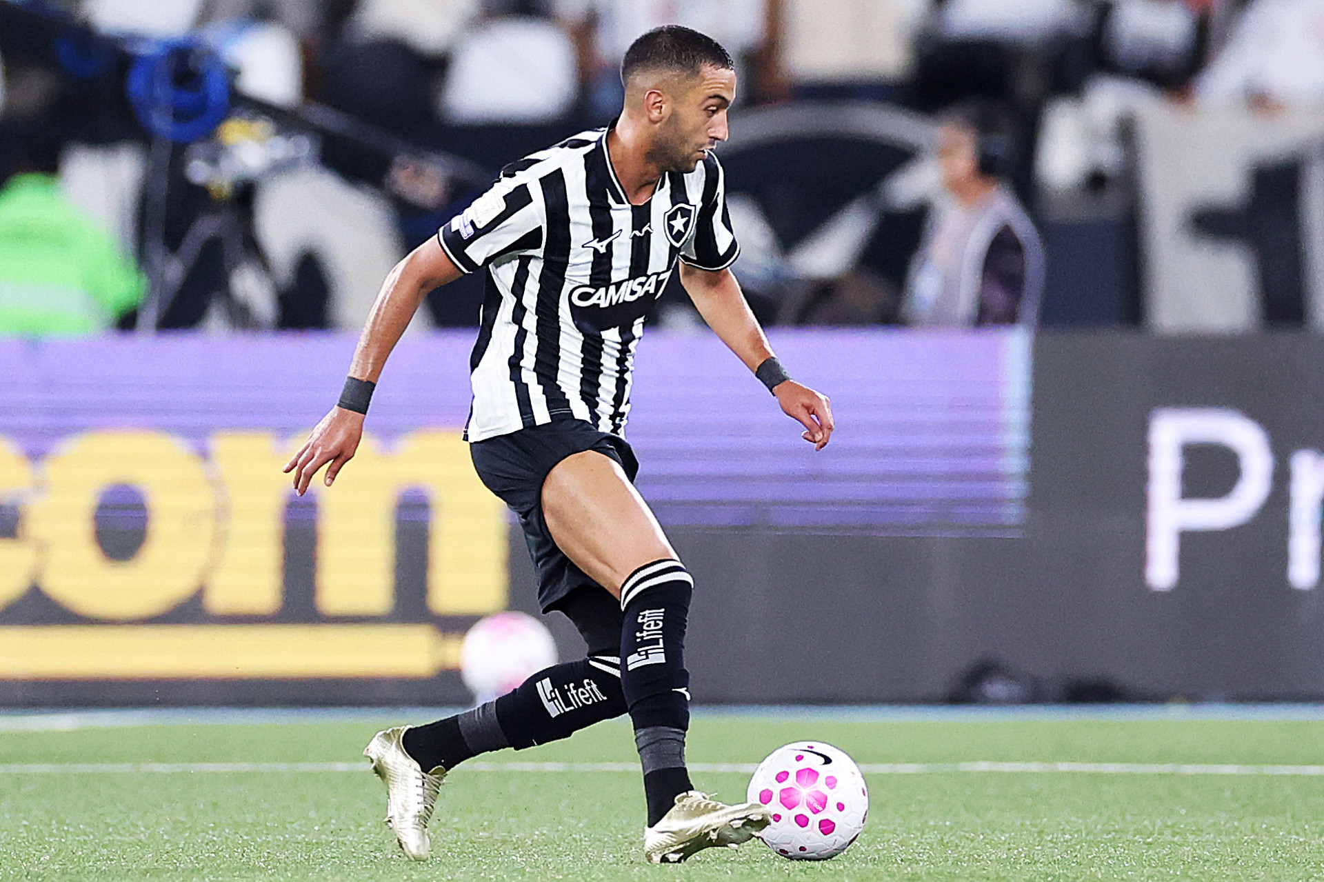 Refor&ccedil;o marroquino, Ziyech foi titular pela primeira vez no Botafogo - Vitor Silva/Botafogo