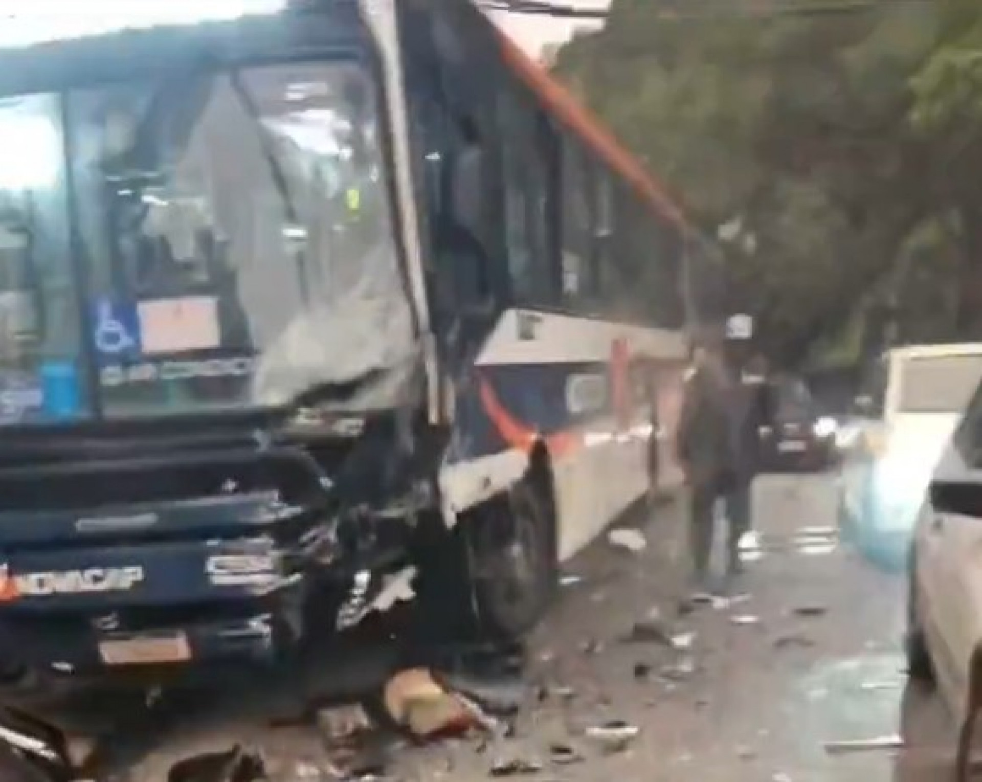 Acidente aconteceu na Rua São Luiz Gonzaga, entre São Cristóvão e Benfica - Reprodução / Redes Sociais