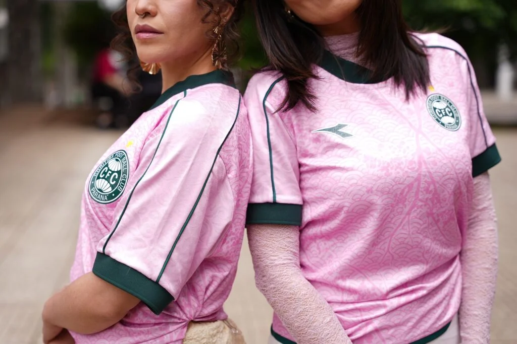 Camisa do Coritiba em homenagem ao Outubro Rosa foi inspirada em Sakuras, &aacute;rvores japonesas que representam vida, renova&ccedil;&atilde;o e esperan&ccedil;a na cultura asi&aacute;tica - Julio Bernardo/Coritiba
