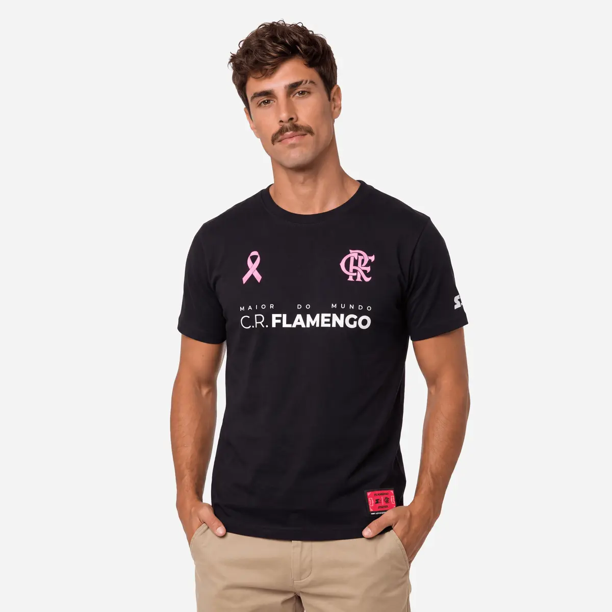 Camisa dois do Flamengo em homenagem ao m&ecirc;s da preven&ccedil;&atilde;o do c&acirc;ncer de mama, lan&ccedil;ada pela Braziline, marca que fabrica a linha casual do clube - Reprodu&ccedil;&atilde;o / Loja Oficial do Flamengo