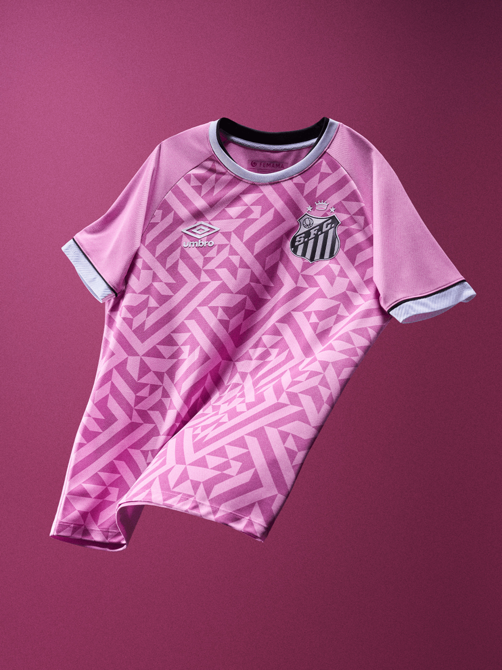 Camisa do Santos em homenagem ao Outubro Rosa tem diferentes tonalidades de rosa e grafismo abstrato na constru&ccedil;&atilde;o do uniforme - Divulga&ccedil;&atilde;o/Umbro