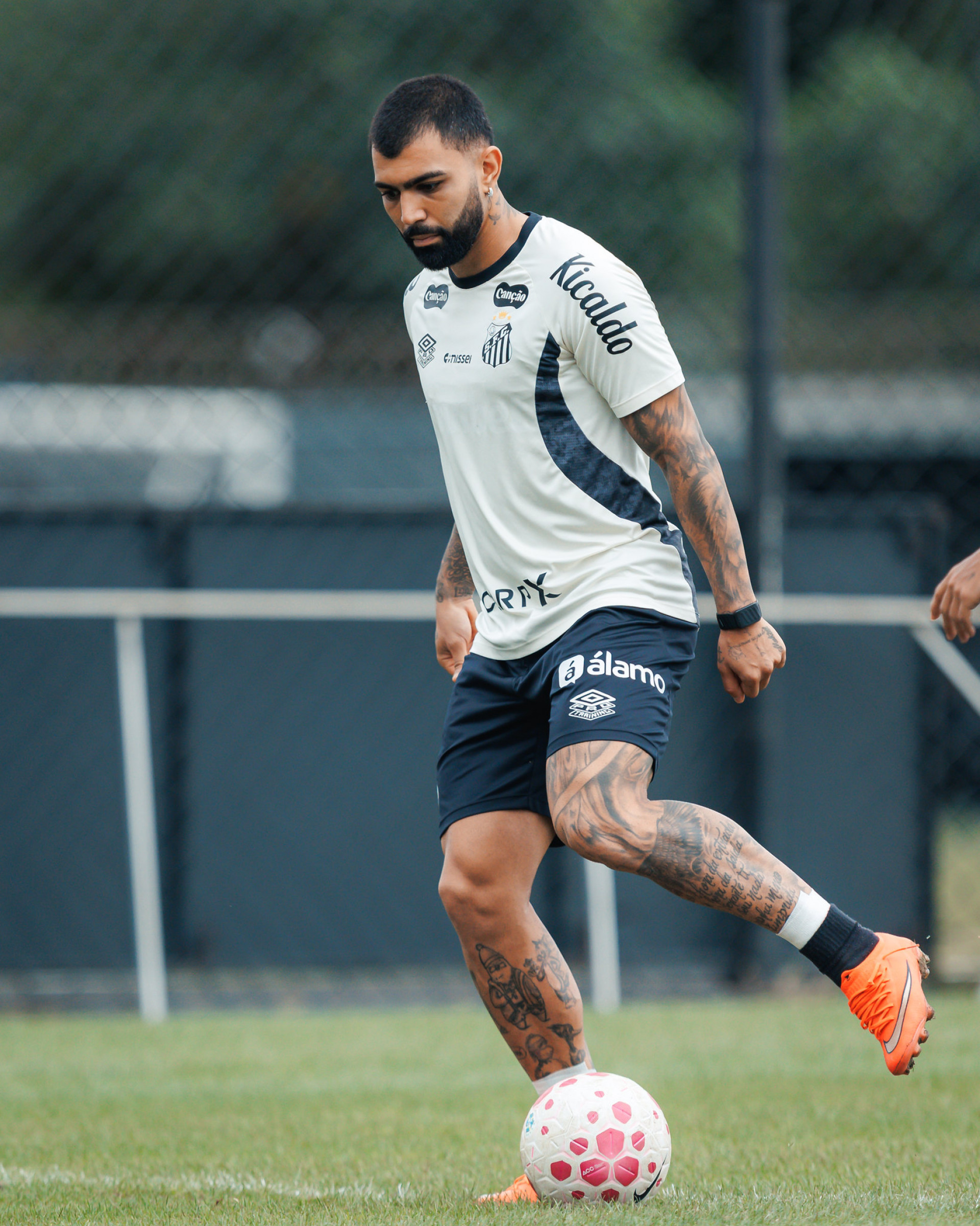 Gabigol interage depois de pedido para voltar ao Flamengo nas redes