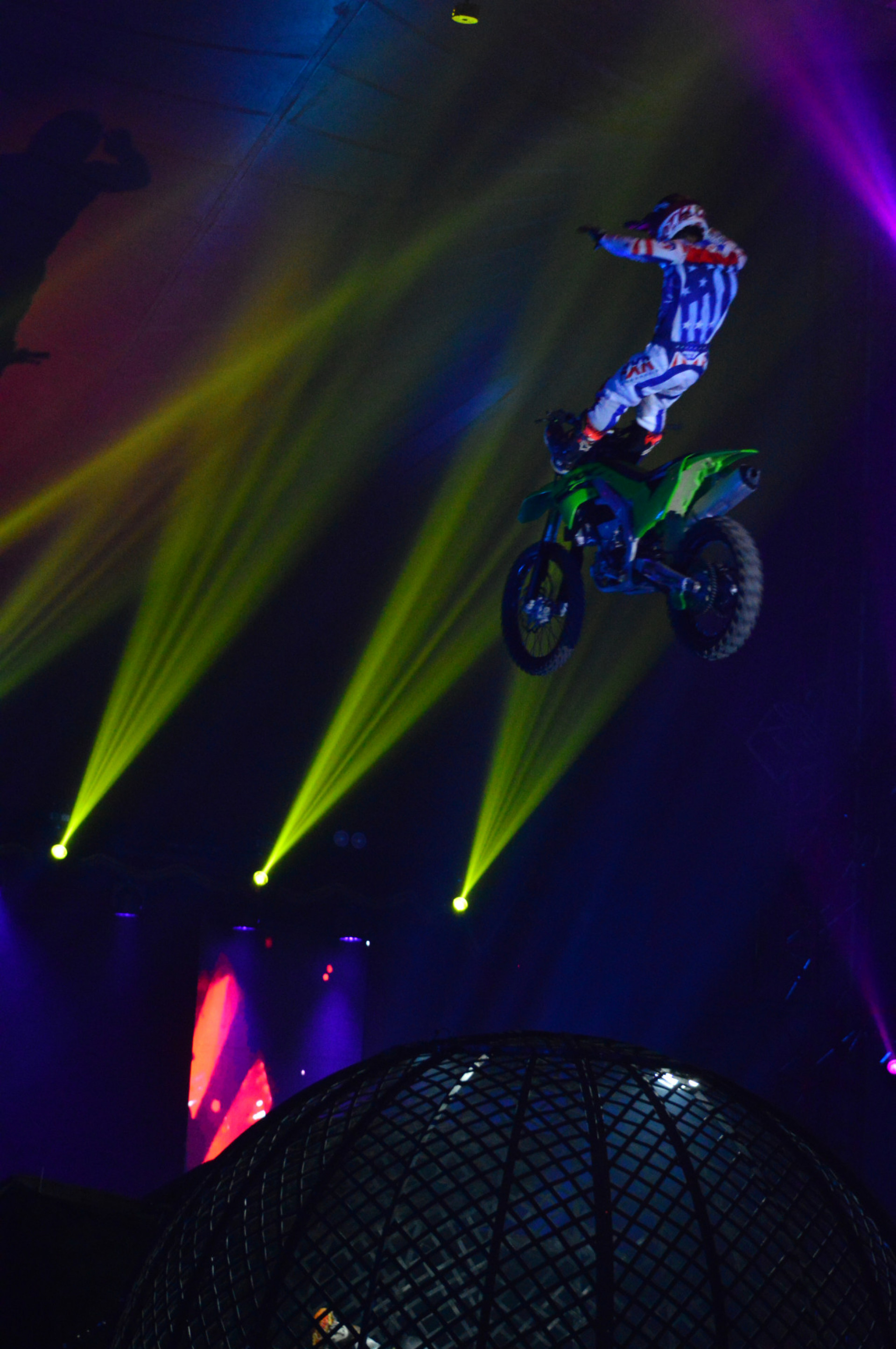 O Freestyle Motocross Show &eacute; um dos destaques do Babil&ocirc;nia Circus - Divulga&ccedil;&atilde;o
