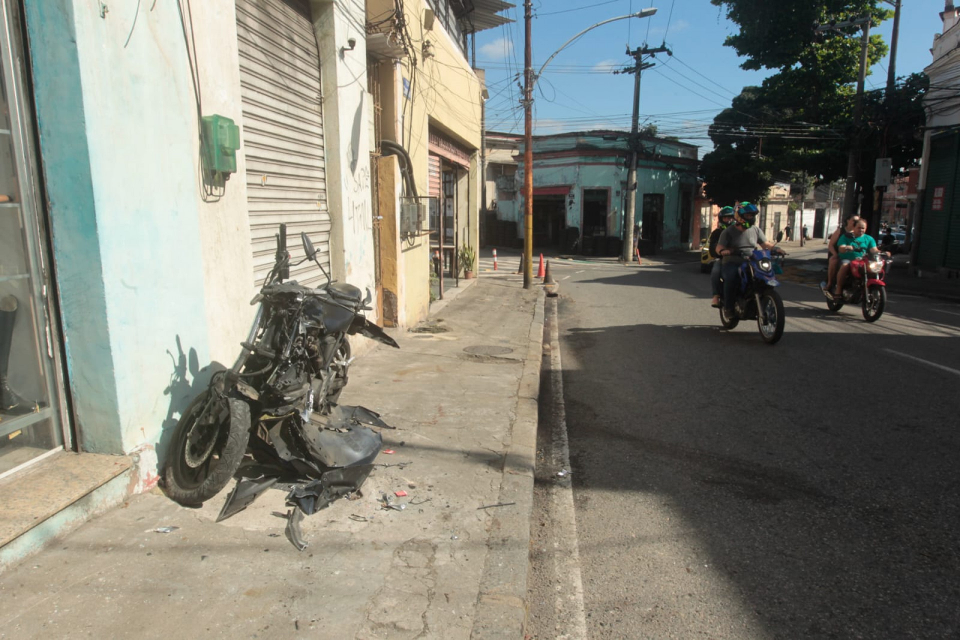 Acidente ocorreu na Rua Coronel Cabrita, em São Cristóvão, Zona Norte do Rio - Reginaldo Pimenta / Agência O DIA