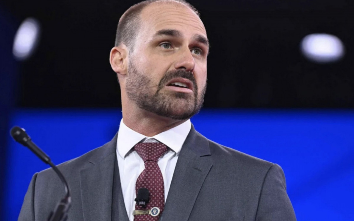 Eduardo Bolsonaro concedeu entrevista a um portal de not&iacute;cias nesta ter&ccedil;a-feira