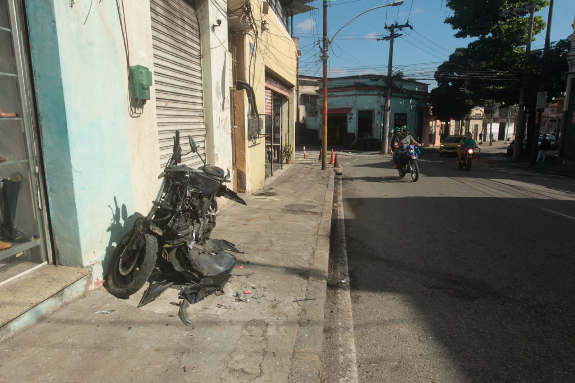 Acidente ocorreu na Rua Coronel Cabrita, em São Cristóvão, Zona Norte do Rio - Reginaldo Pimenta / Agência O DIA