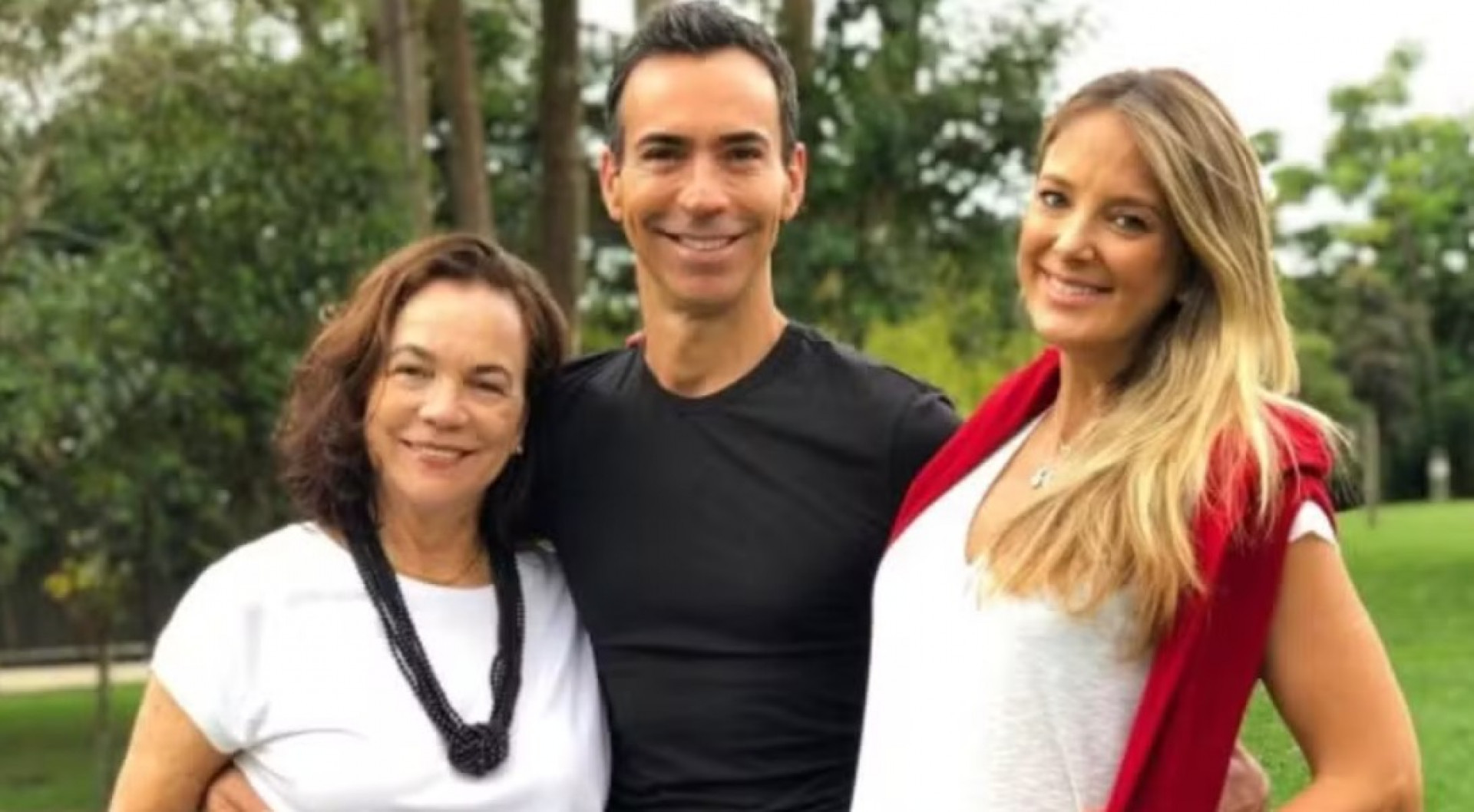 Ticiane e Tralli homenageiam m&atilde;e do jornalista, que morreu em acidente a&eacute;reo