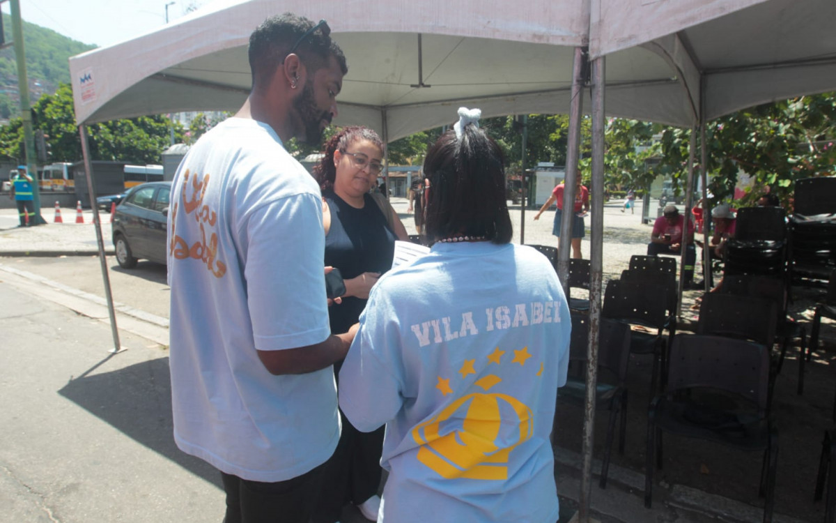 Mam&oacute;grafo m&oacute;vel ficou parado na Pra&ccedil;a Bar&atilde;o de Drumond, em Vila Isabel