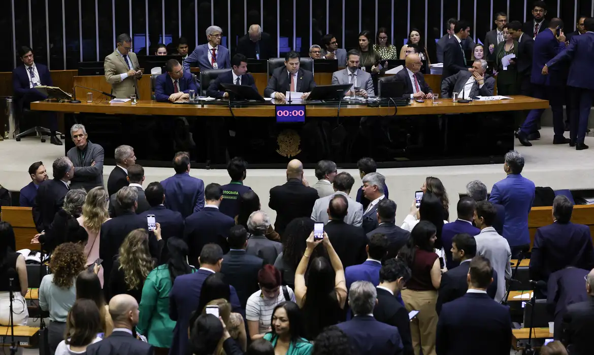 Alcolumbre marca votação da PEC pelo fim da 6x1; saiba quando