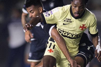Vasco cria chances, mas não sai do zero com Remo em São Januário