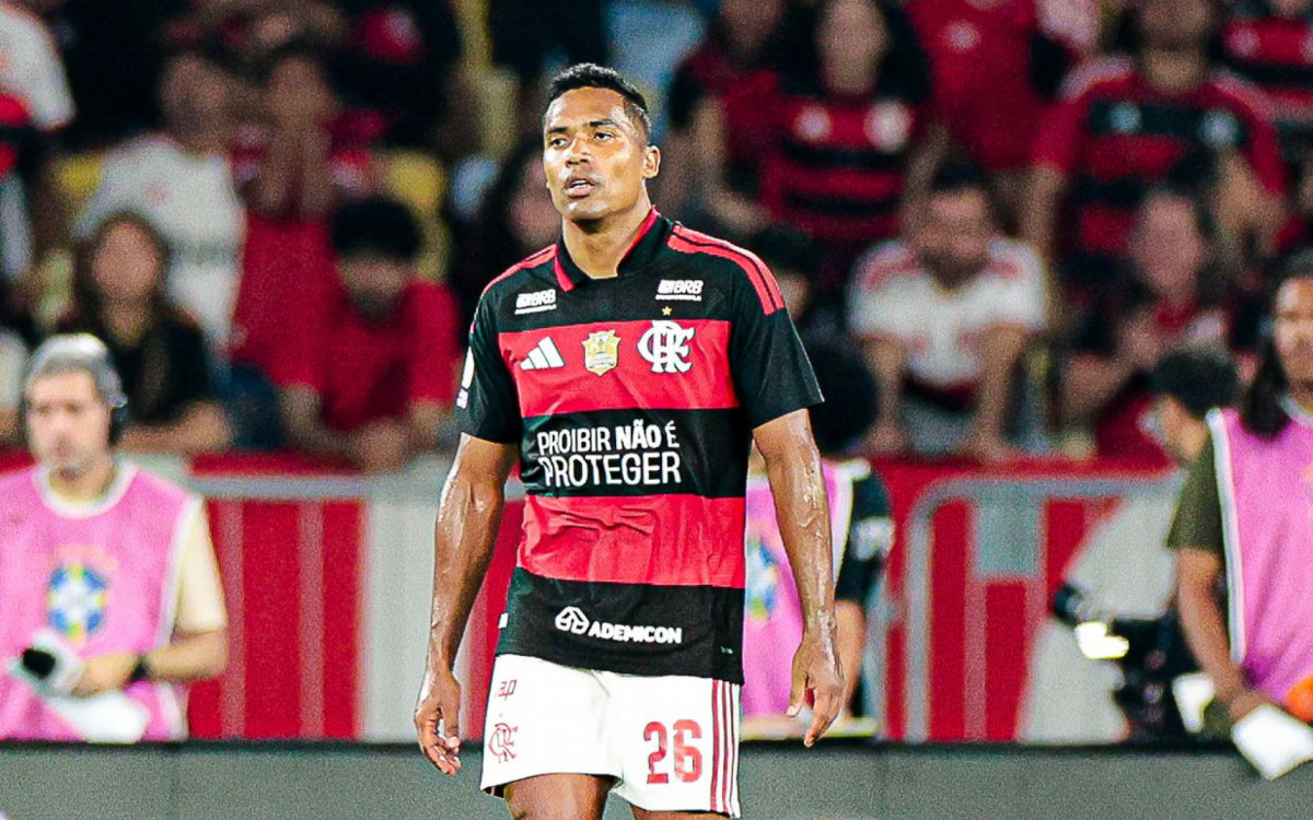 Alex Sandro, do Flamengo, durante o cl&aacute;ssico contra o Fluminense