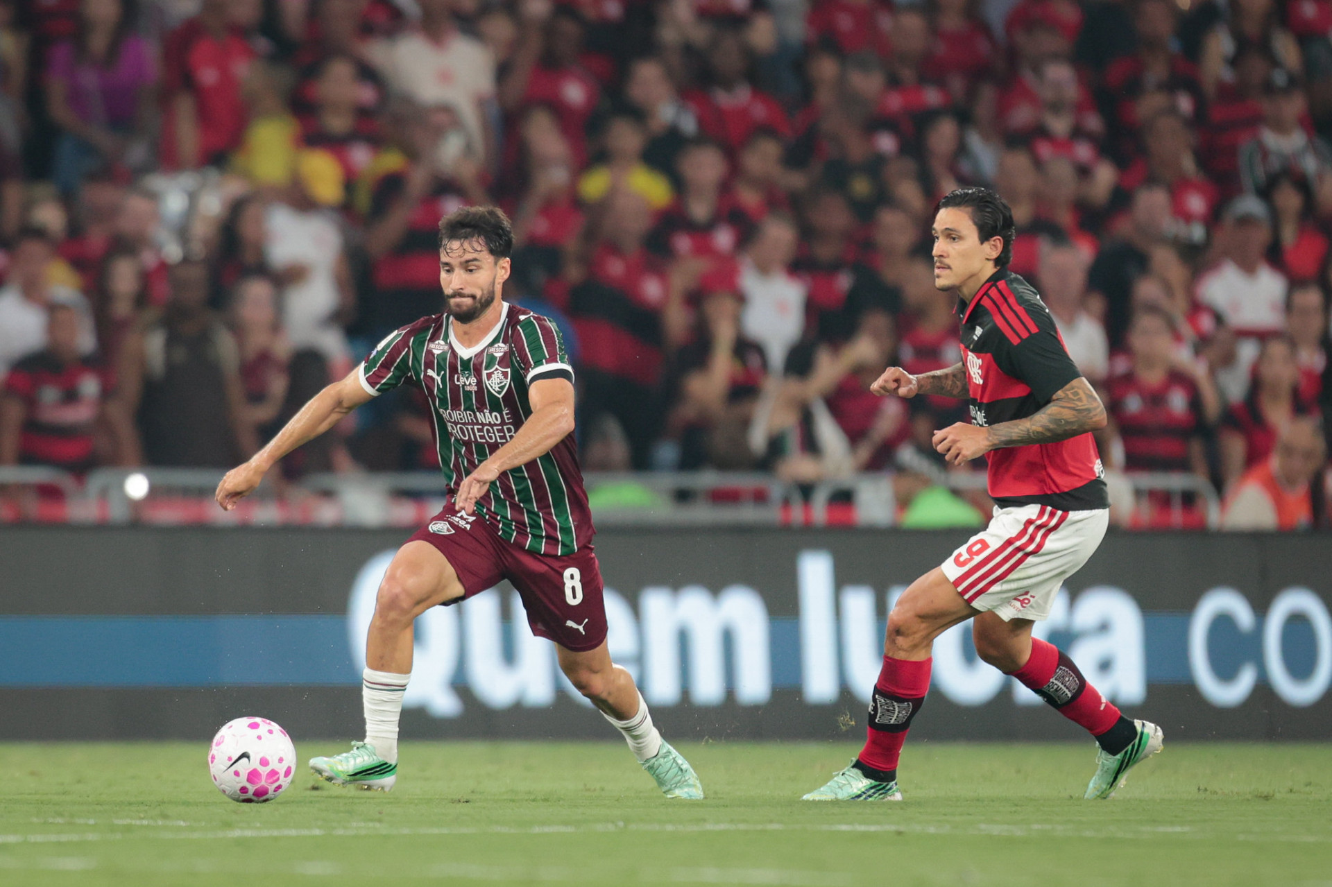 Martinelli é marcado de perto por Pedro - Marcelo Gonçalves / Fluminense