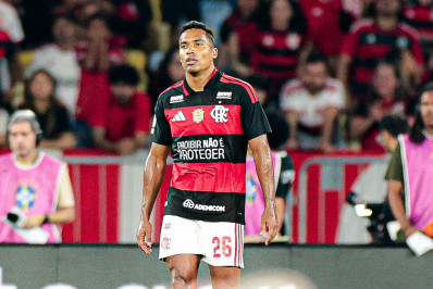 Alex Sandro celebra vitória e critica calendário: 'Não é fácil'