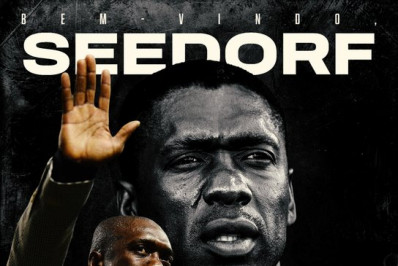 Corinthians oficializa a contratação de Seedorf como novo técnico