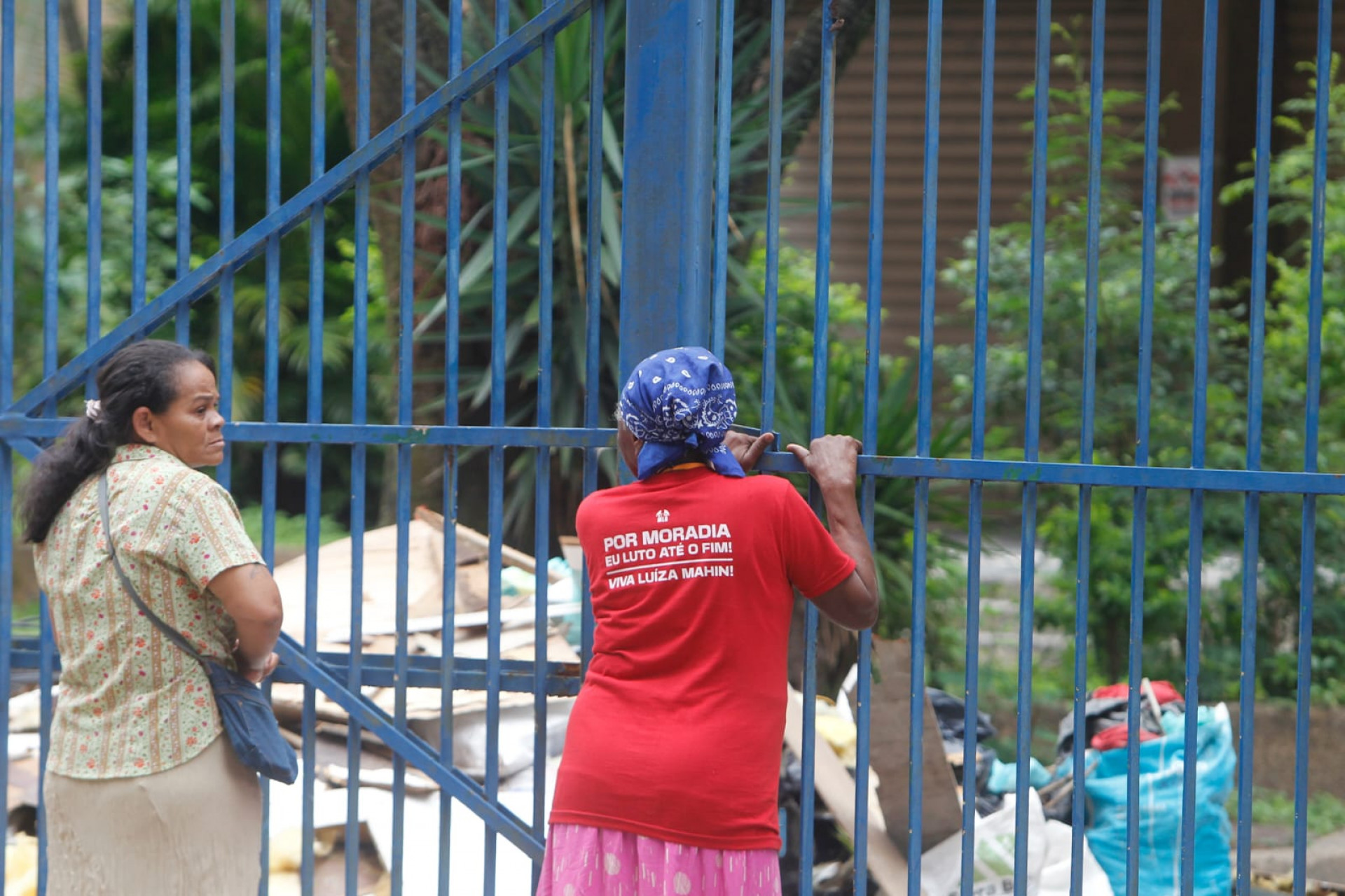 Defesa Civil e Corpo de Bombeiros estiveram no prédio na manhã deste domingo (11) - Reginaldo Pimenta / Agência O Dia