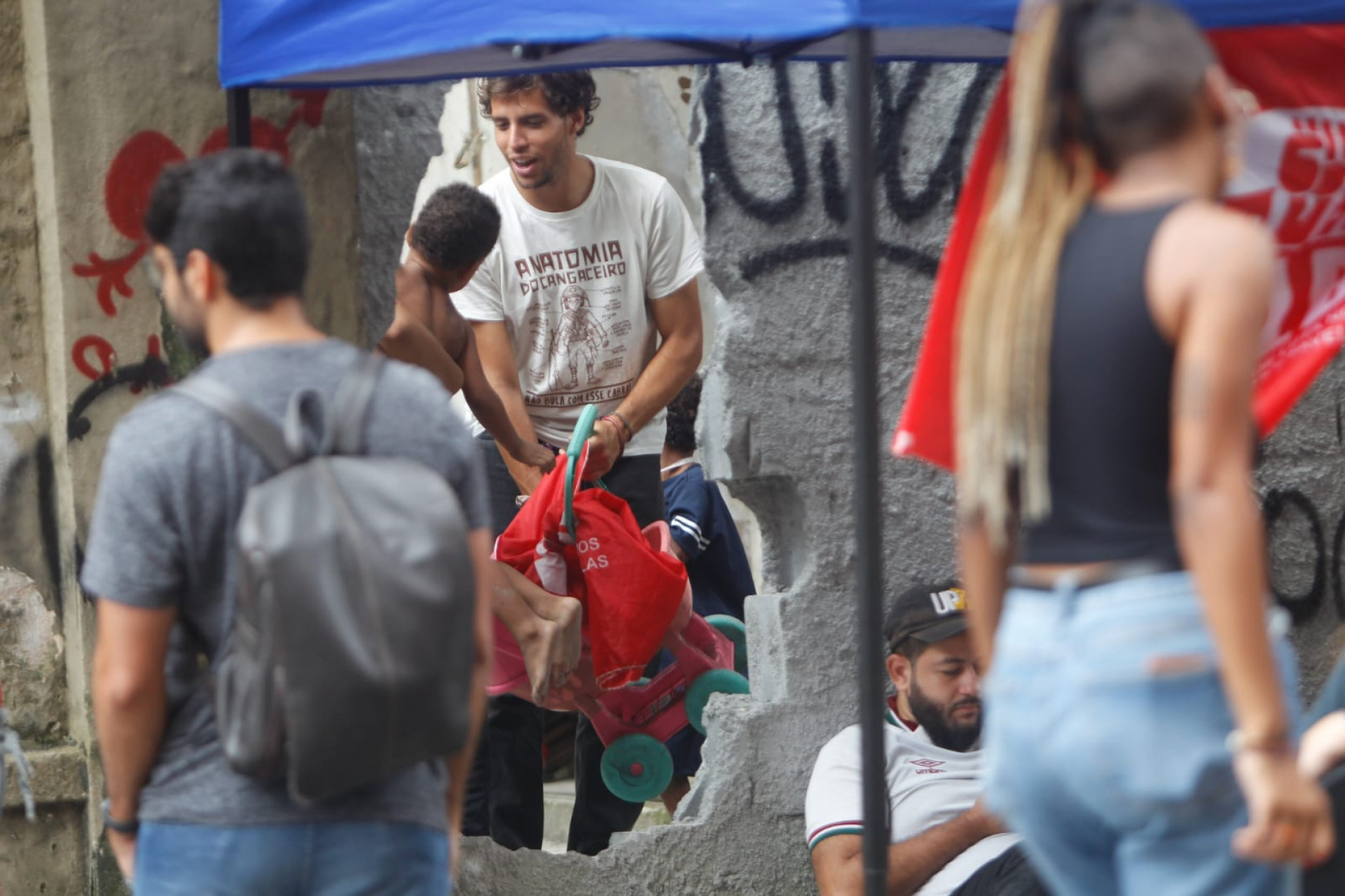 Famílias da Ocupação Luiza Mahin aguardam liberação para voltar ao prédio - Reginaldo Pimenta / Agência O Dia