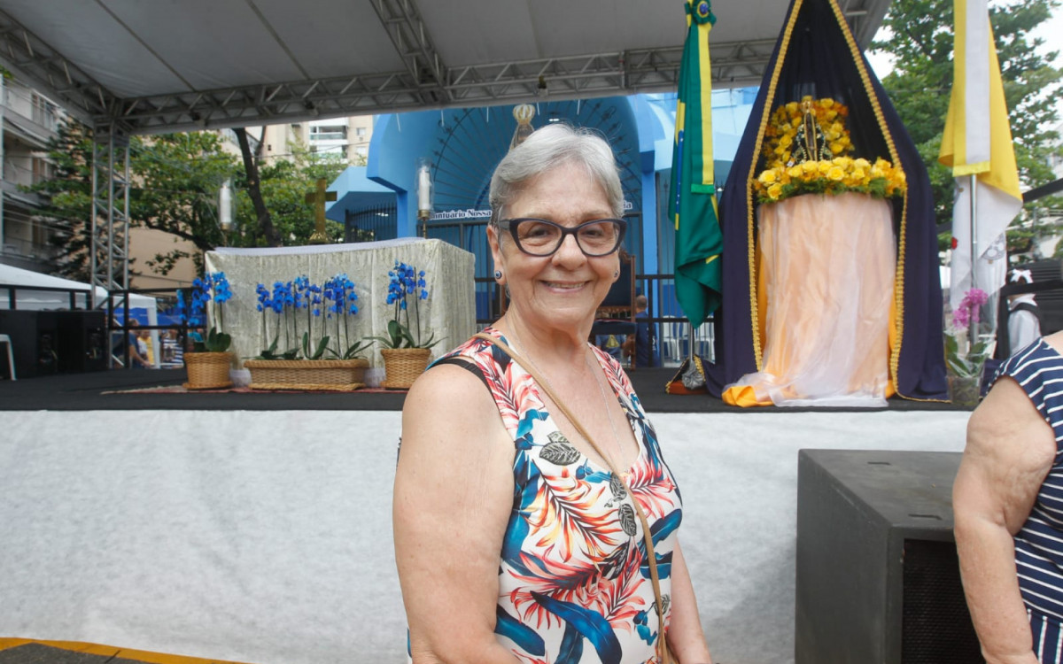 Alda L&uacute;cia compareceu na festa na Igreja Matriz de Nossa Senhora da Concei&ccedil;&atilde;o Aparecida