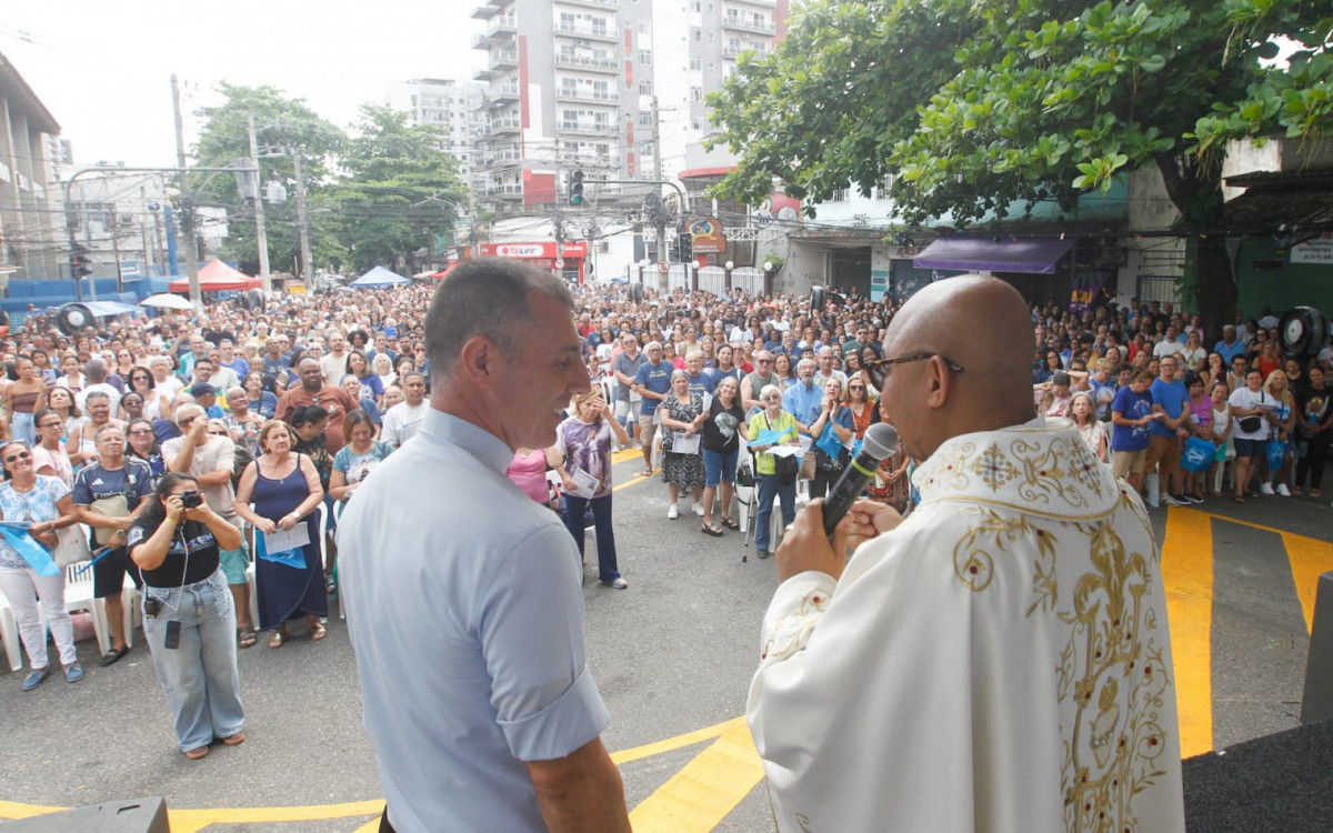 Milhares de fi&eacute;is se reuniram na Igreja Matriz de Nossa Senhora da Concei&ccedil;&atilde;o Aparecida
