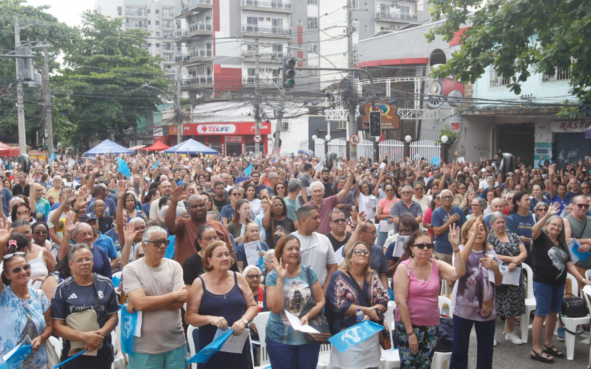 Milhares de fi&eacute;is se reuniram na Igreja Matriz de Nossa Senhora da Concei&ccedil;&atilde;o Aparecida