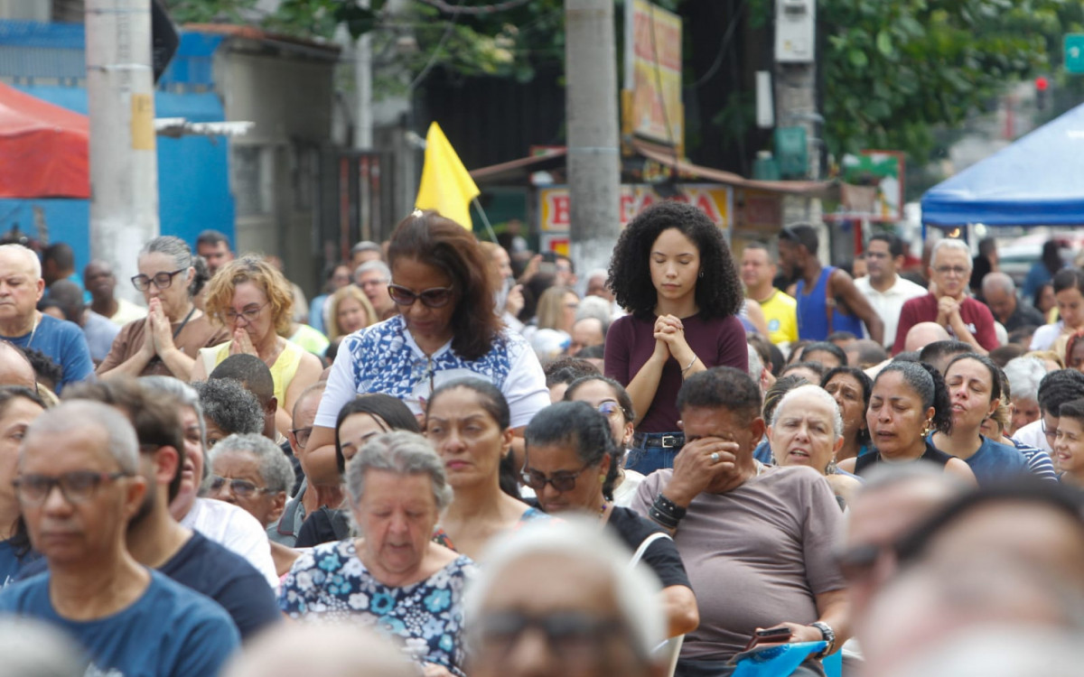Milhares de fi&eacute;is se reuniram na Igreja Matriz de Nossa Senhora da Concei&ccedil;&atilde;o Aparecida