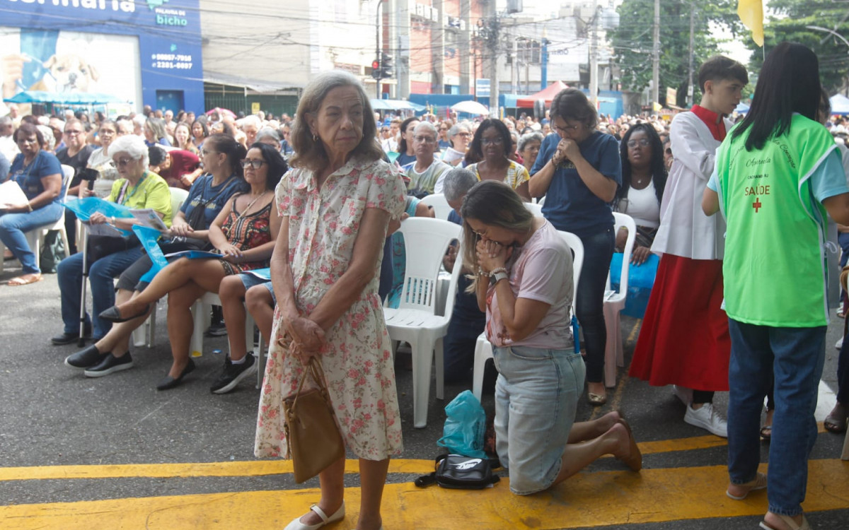 Milhares de fi&eacute;is se reuniram na Igreja Matriz de Nossa Senhora da Concei&ccedil;&atilde;o Aparecida