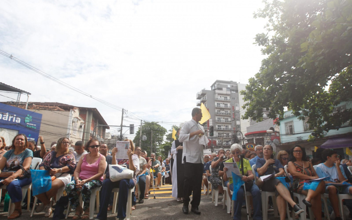 Milhares de fi&eacute;is se reuniram na Igreja Matriz de Nossa Senhora da Concei&ccedil;&atilde;o Aparecida