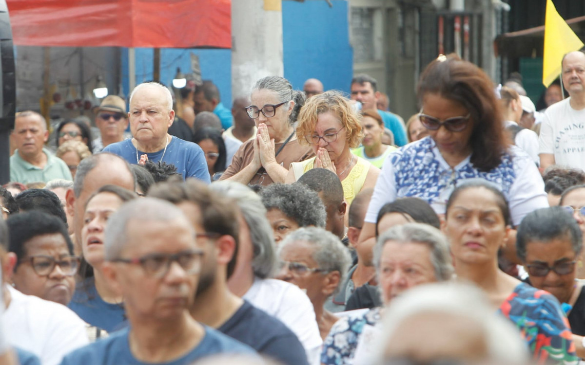 Milhares de fi&eacute;is se reuniram na Igreja Matriz de Nossa Senhora da Concei&ccedil;&atilde;o Aparecida