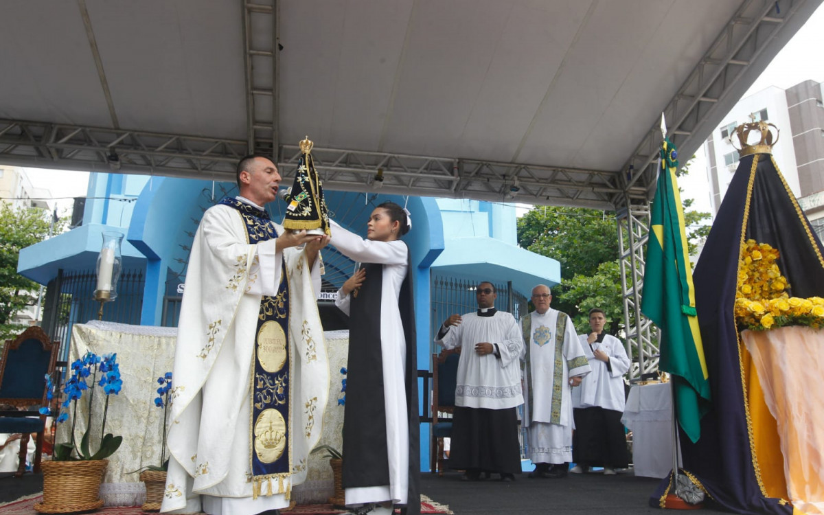 Fi&eacute;is lotaram Igreja Matriz de Nossa Senhora da Concei&ccedil;&atilde;o Aparecida