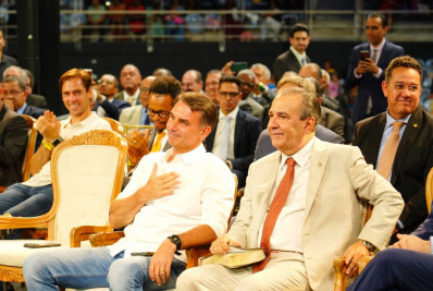 Flávio Bolsonaro diz que saída de Lula reduzirá juros