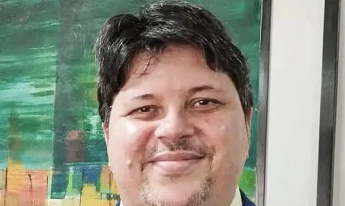 Jornalista brasileiro crítico a Milei é deportado da Argentina