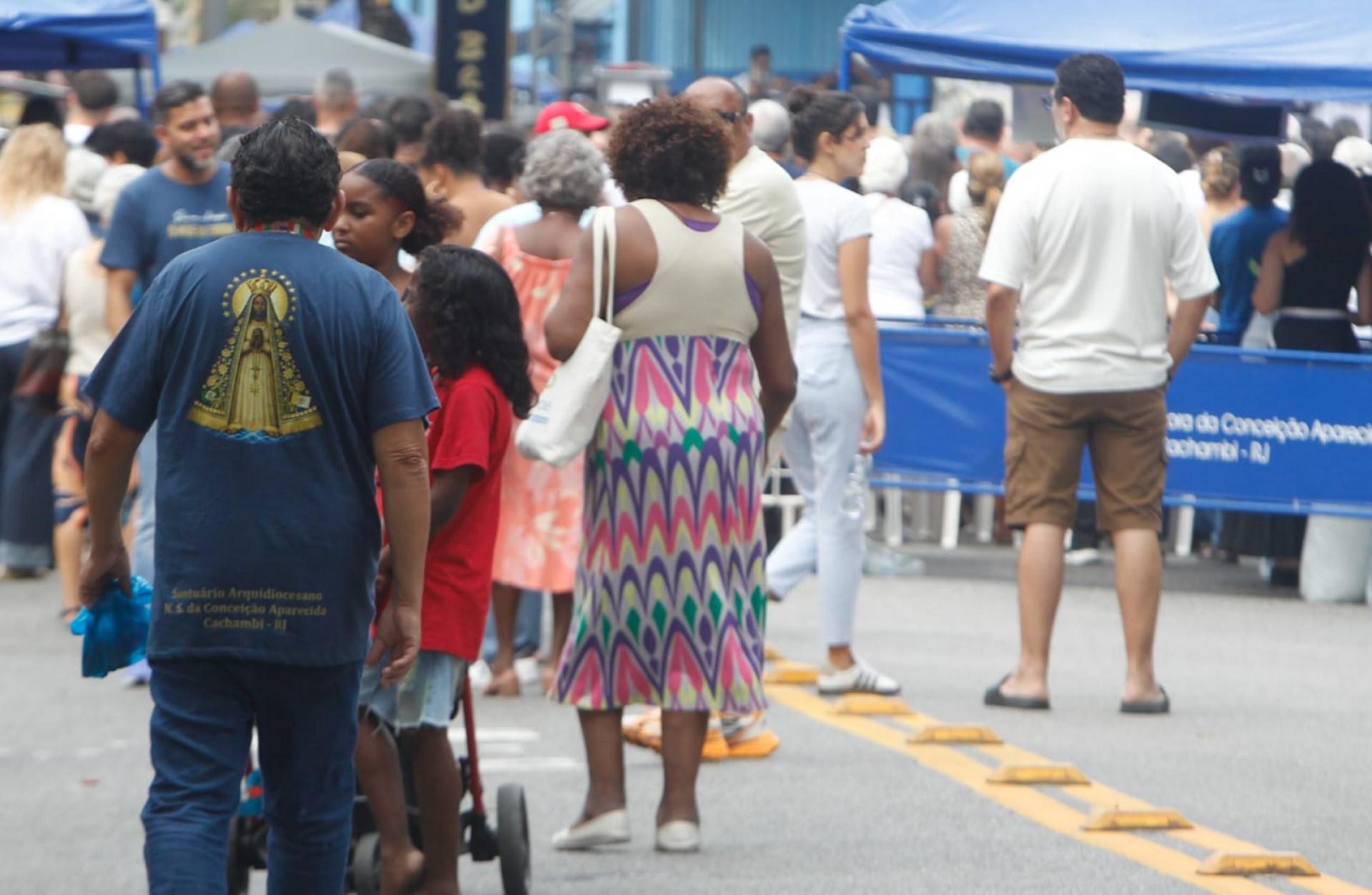 Milhares de fiéis se reuniram na Igreja Matriz de Nossa Senhora da Conceição Aparecida - Reginaldo Pimenta / Agência O Dia