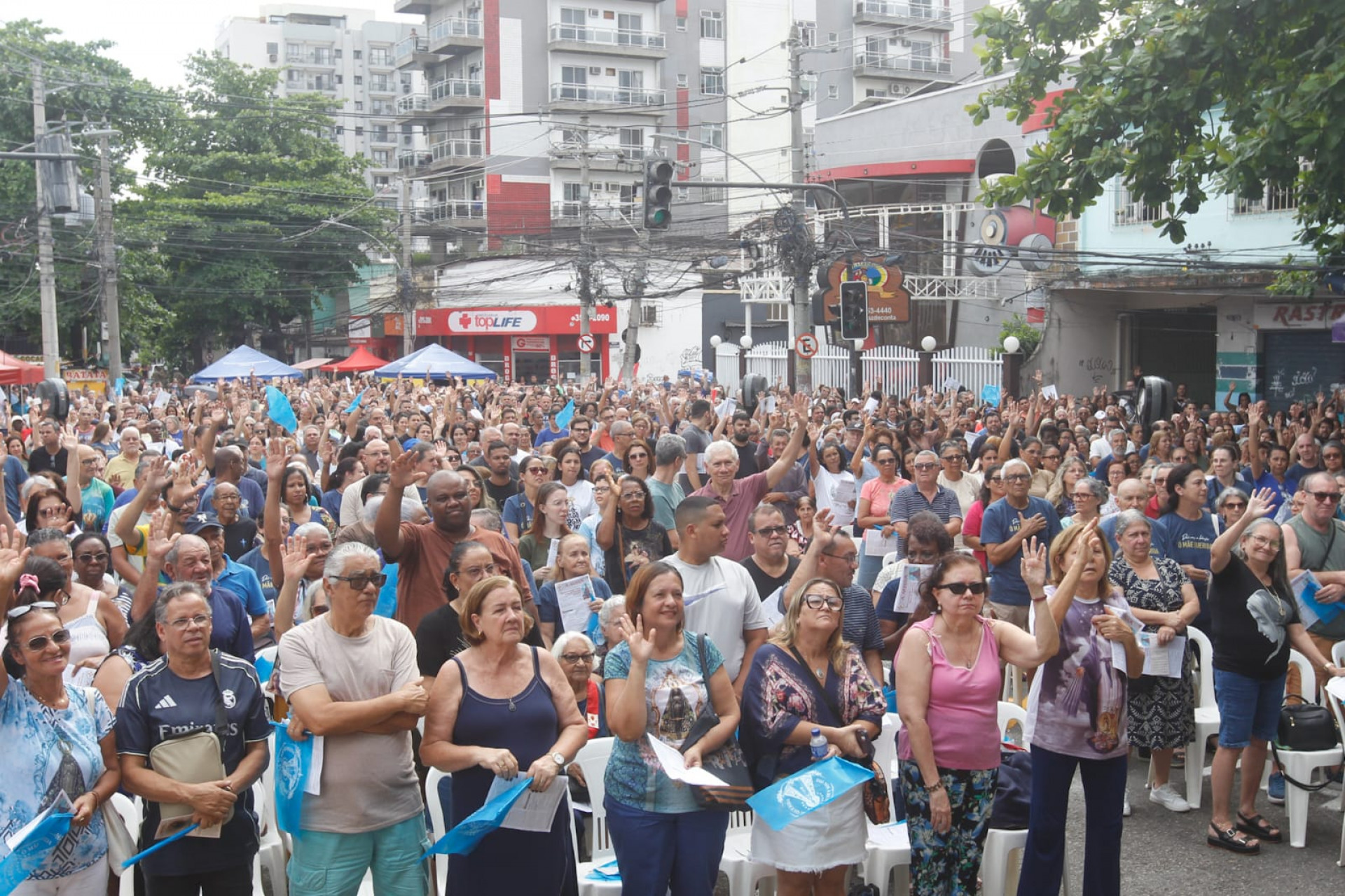 Milhares de fiéis se reuniram na Igreja Matriz de Nossa Senhora da Conceição Aparecida - Reginaldo Pimenta / Agência O Dia