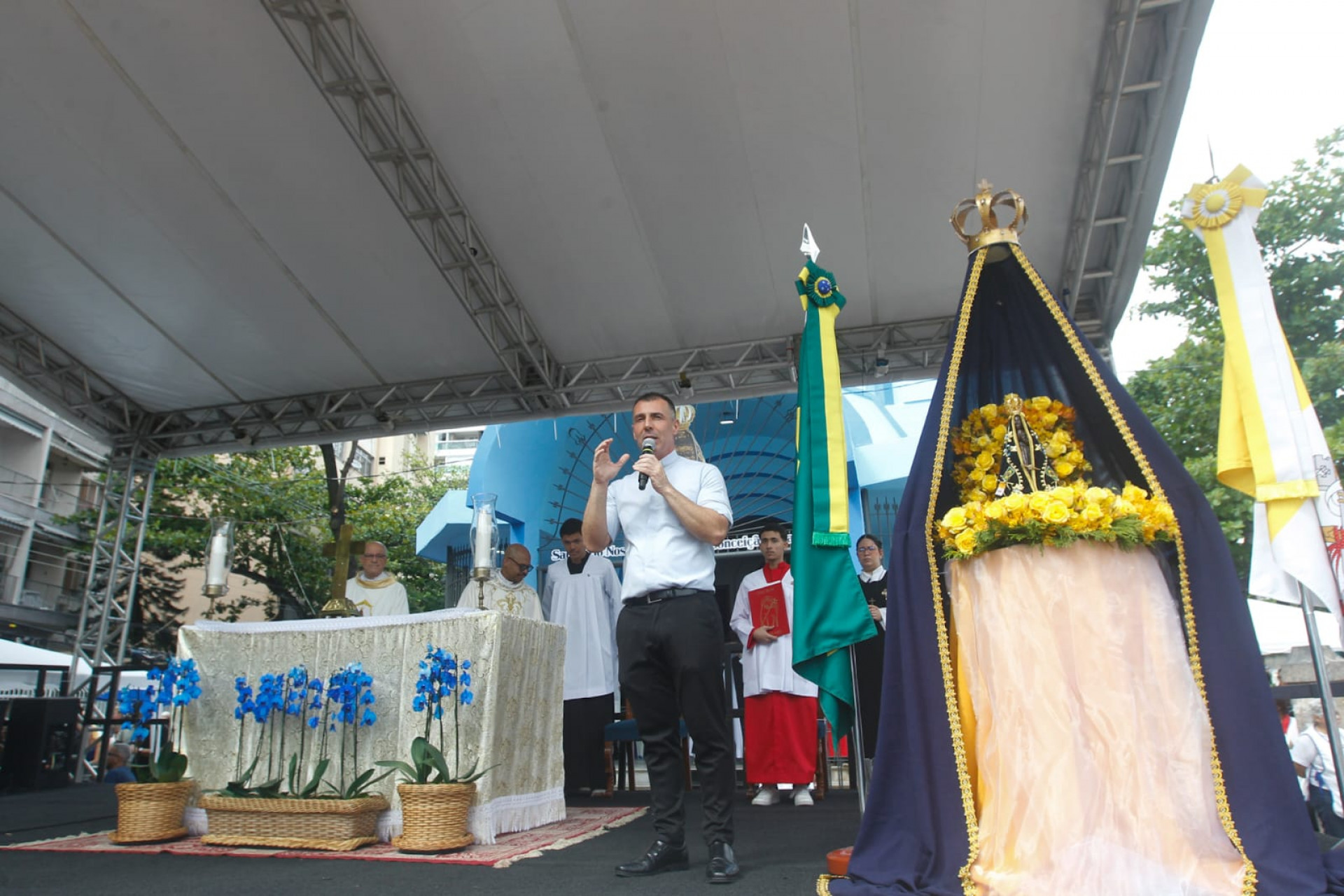 Milhares de fiéis se reuniram na Igreja Matriz de Nossa Senhora da Conceição Aparecida - Reginaldo Pimenta / Agência O Dia