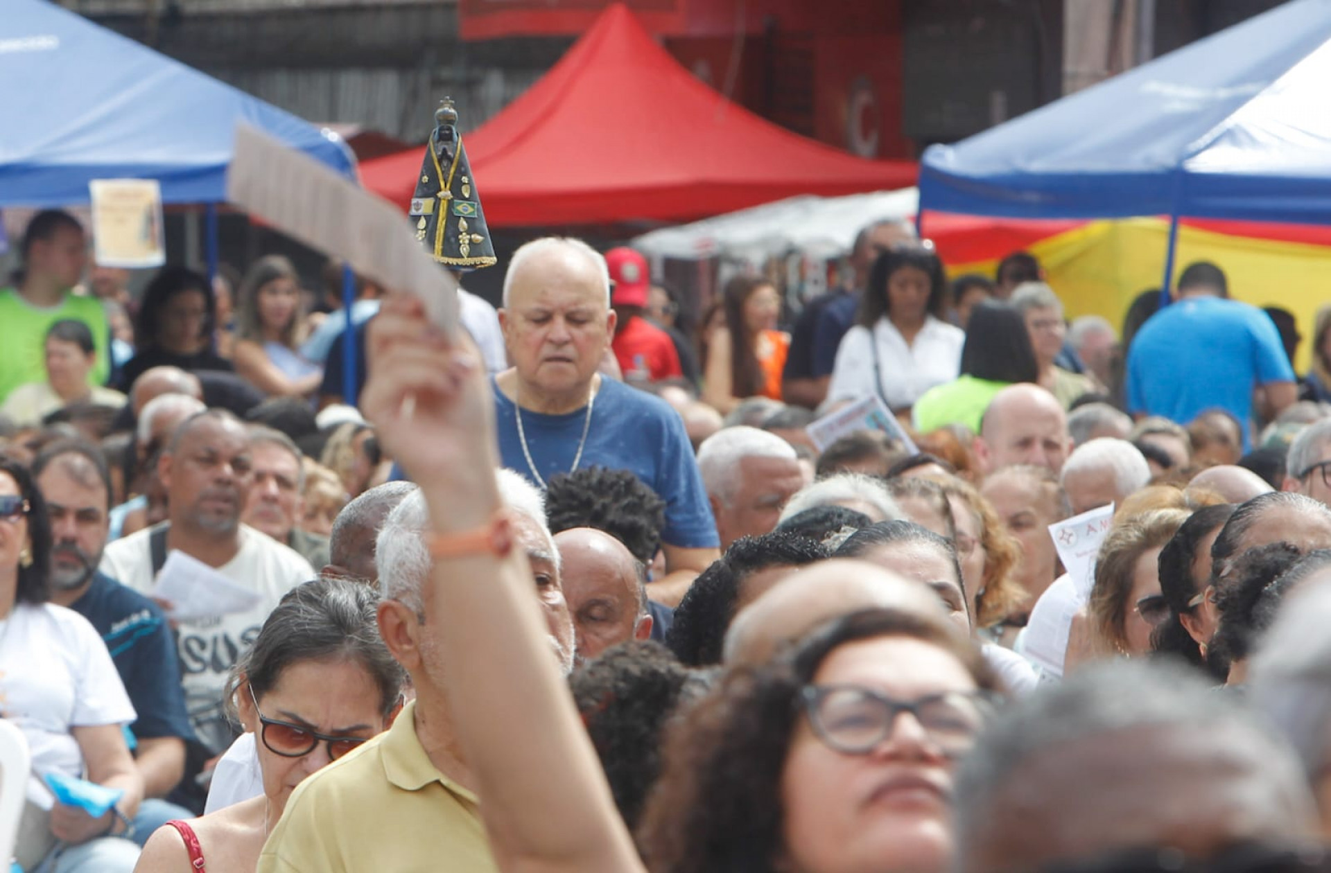 Milhares de fiéis se reuniram na Igreja Matriz de Nossa Senhora da Conceição Aparecida - Reginaldo Pimenta / Agência O Dia