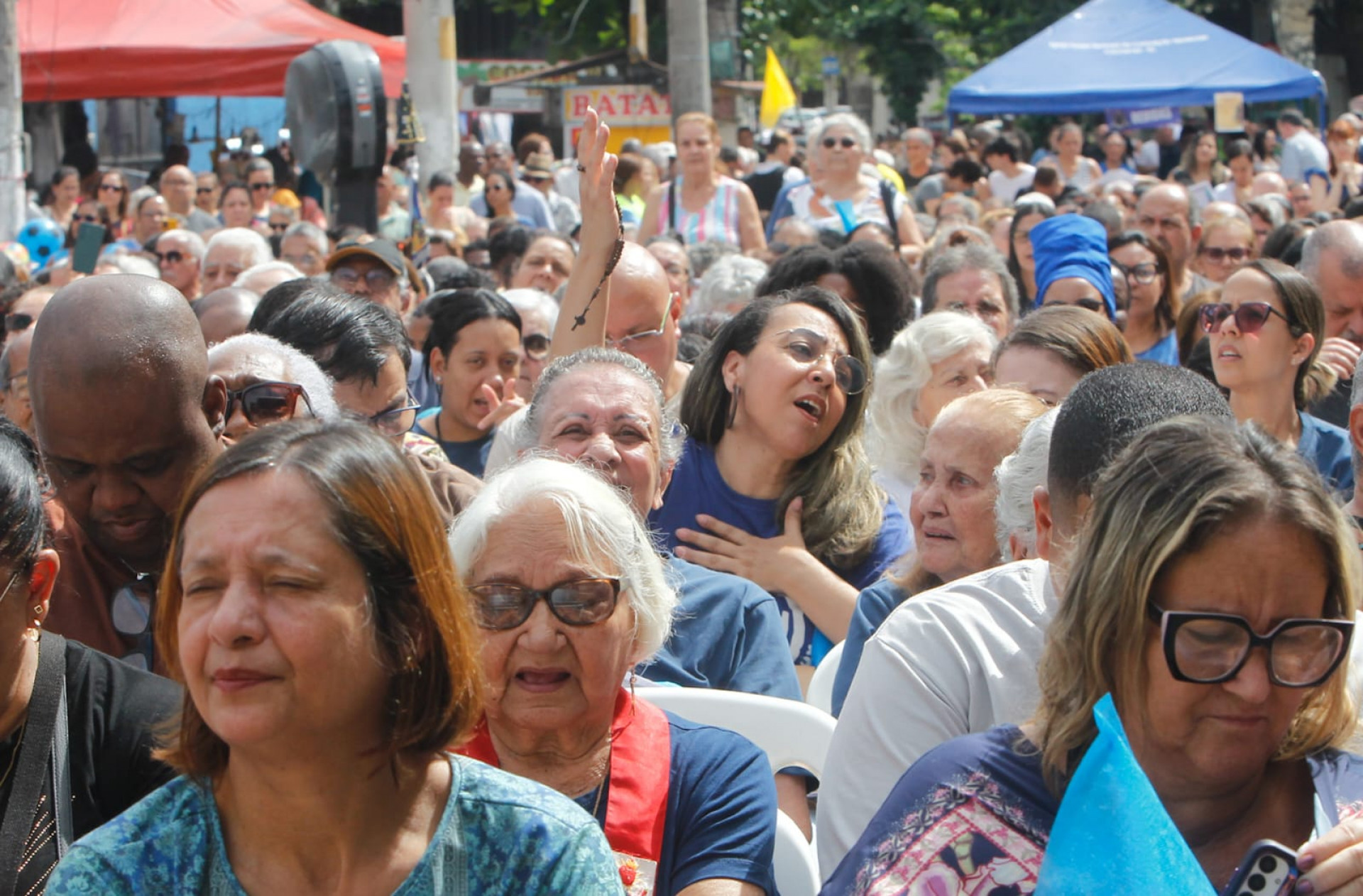 Milhares de fiéis se reuniram na Igreja Matriz de Nossa Senhora da Conceição Aparecida - Reginaldo Pimenta / Agência O Dia