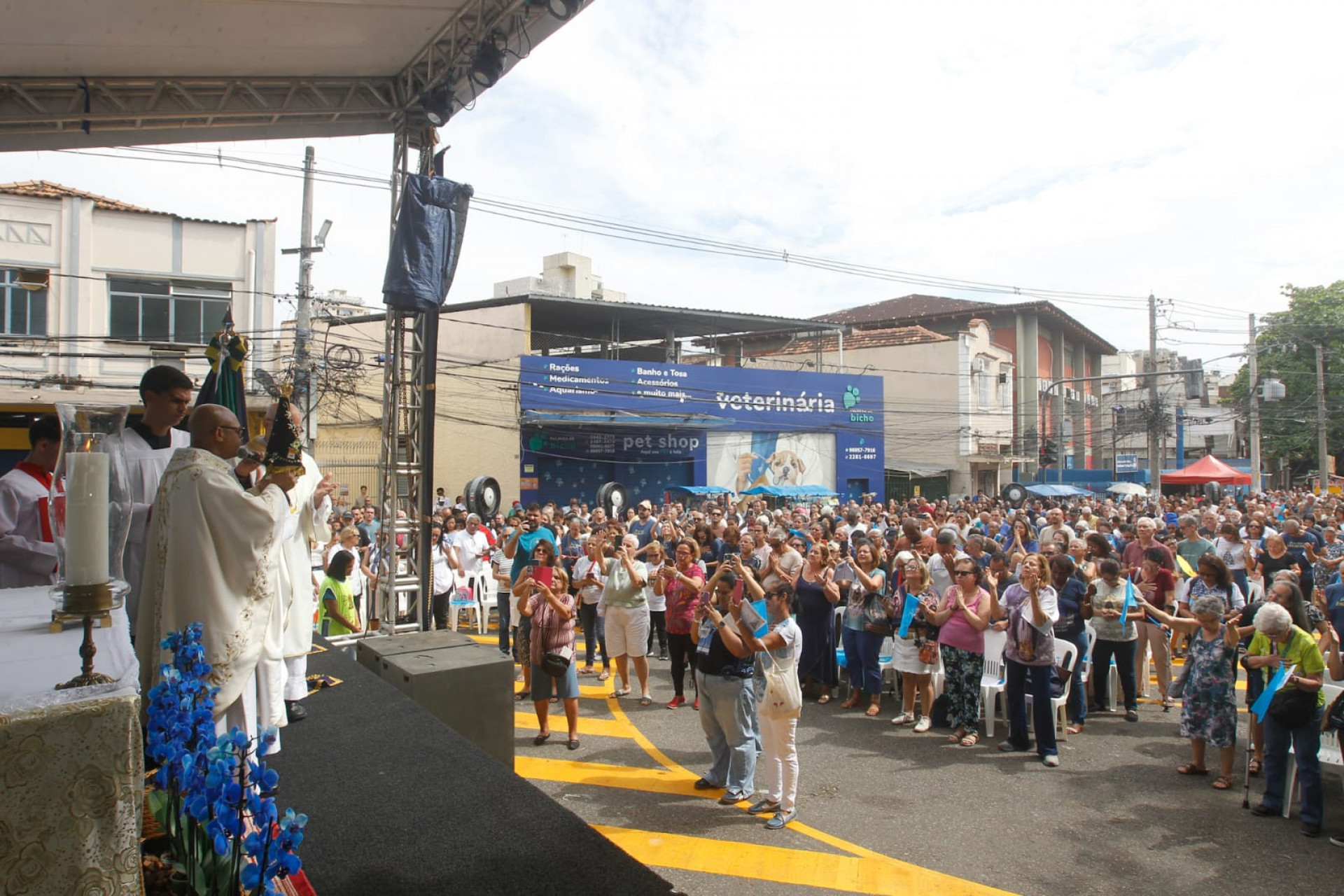 Milhares de fiéis se reuniram na Igreja Matriz de Nossa Senhora da Conceição Aparecida - Reginaldo Pimenta / Agência O Dia