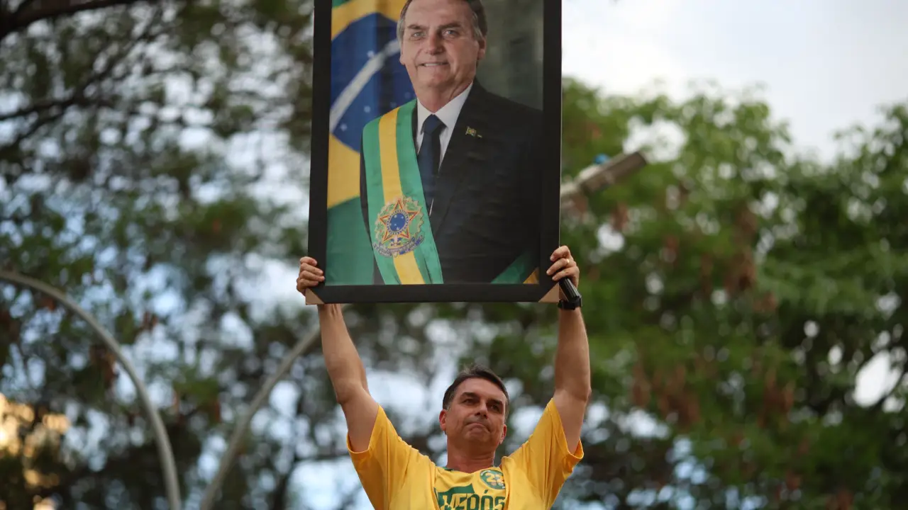 Proibição de Flávio visitar Jair Bolsonaro termina após 90 dias