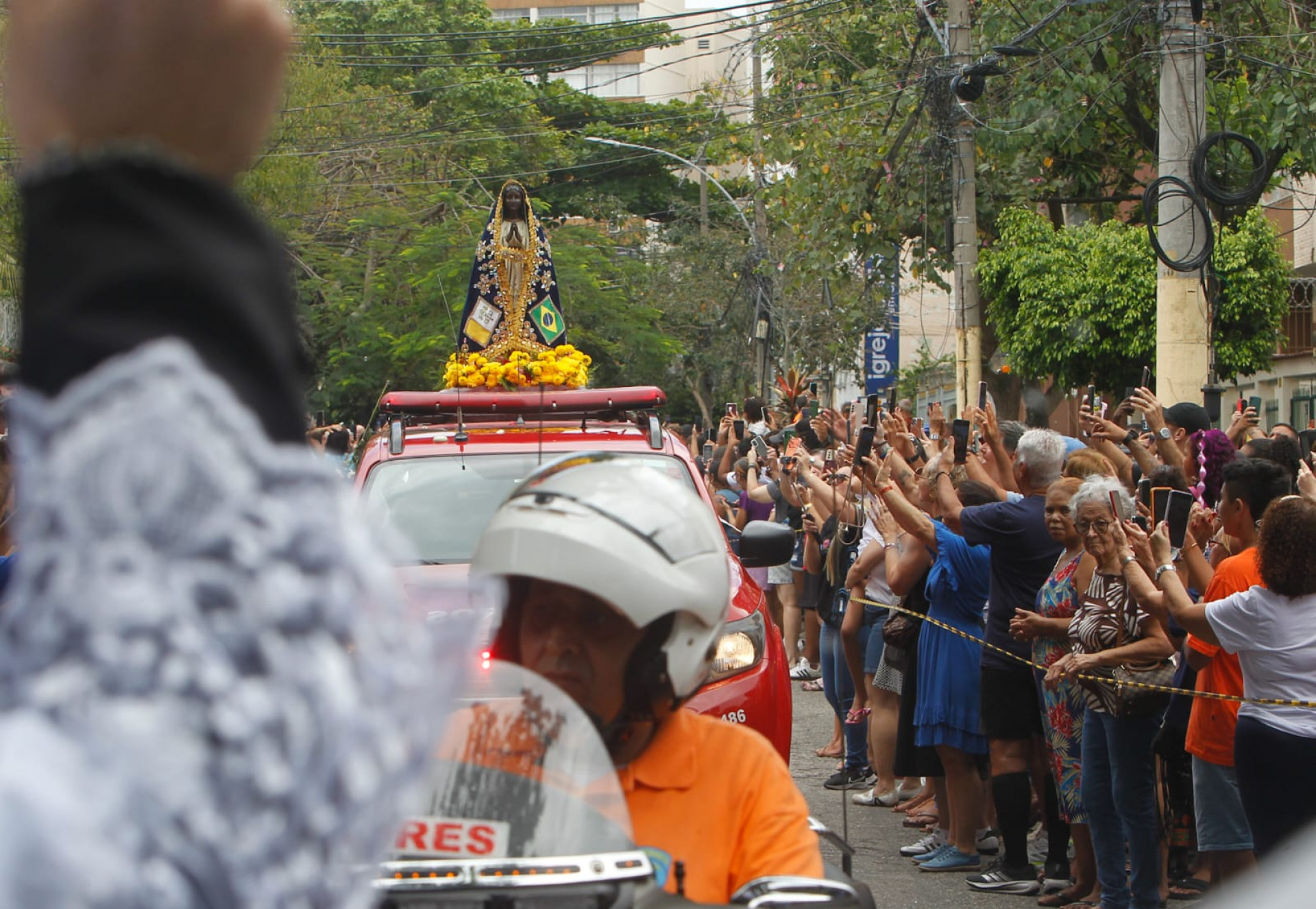 Imagem da Santa chegou com auxílio de batedores na igreja matriz - Reginaldo Pimenta / Agência O Dia