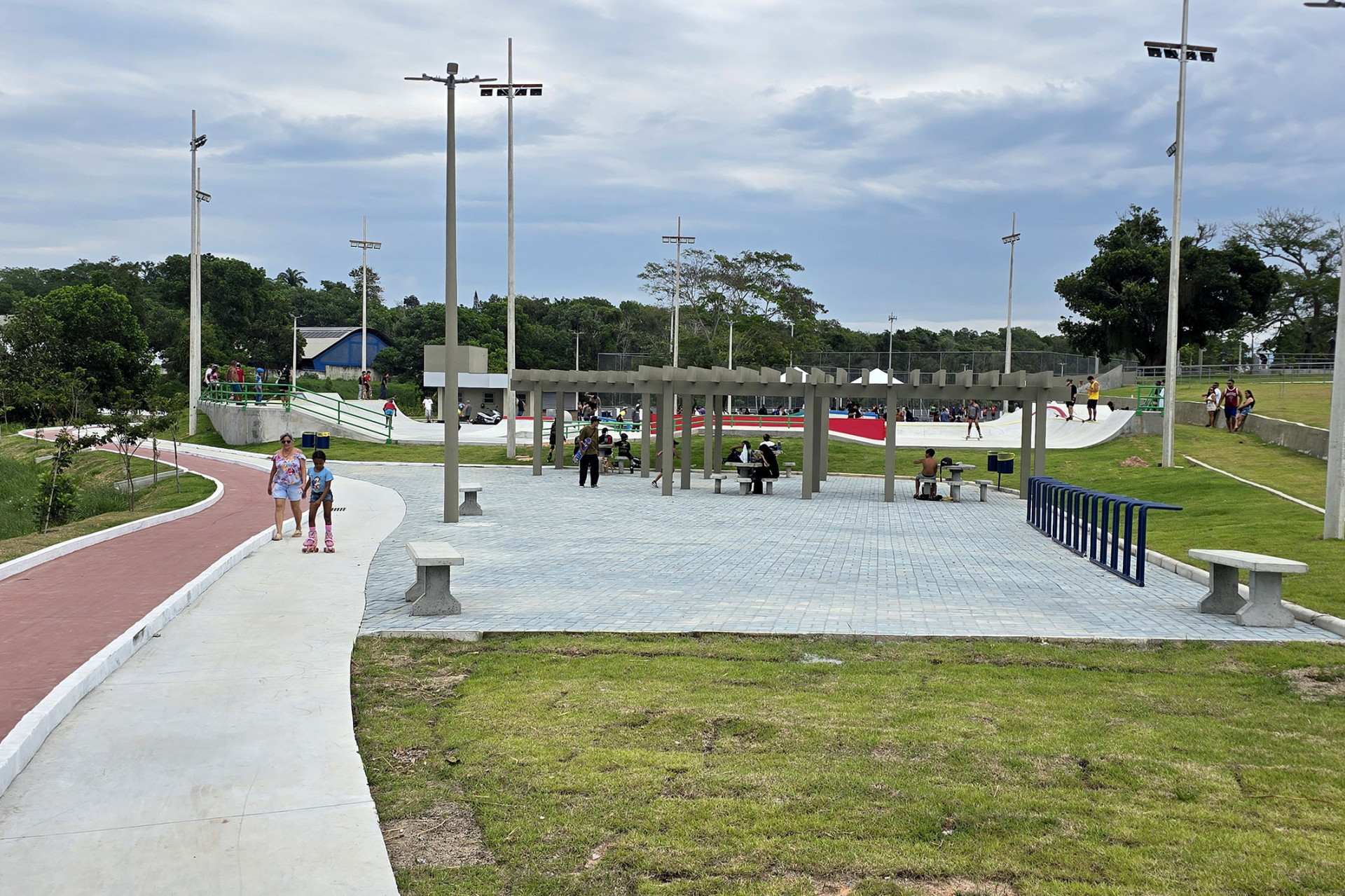 Parque Municipal Joventino de Souza, na Ajuda de Cima, foi inaugurado no Dia das Crian&ccedil;as com campo de futebol, playground e pista profissional de skate - Foto: Ana Chaffin