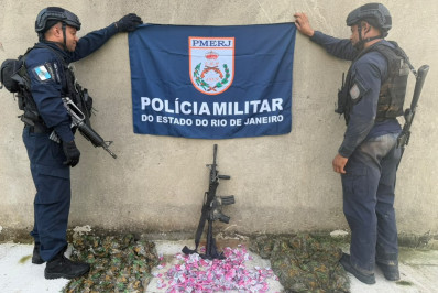 PM apreende fuzil e drogas em ação contra facções em Nova Iguaçu
