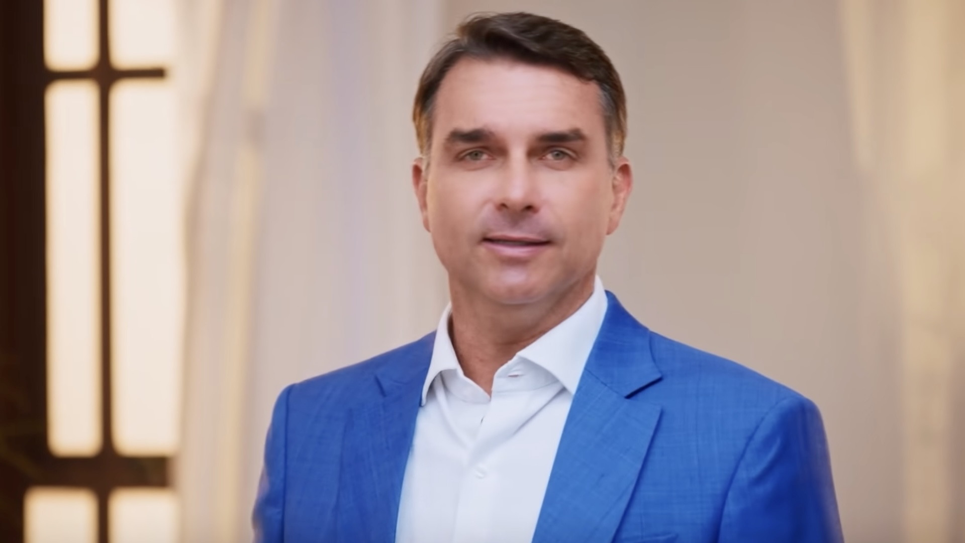 Flávio Bolsonaro almoça com cúpula da Globo antes de sabatina no JN