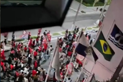 PT condena pichações após caminhada pró-Lula em Macaé