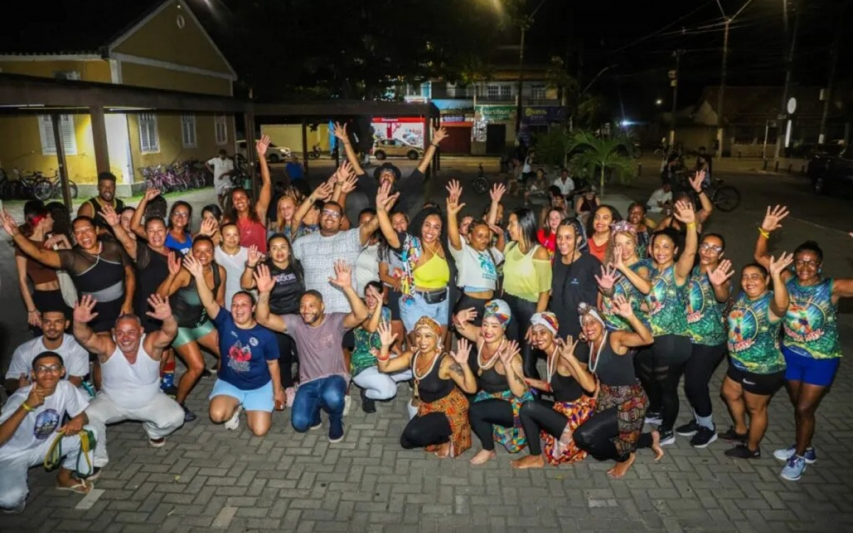 Oficina e apresentação de dança levaram ritmos africanos e afro-brasileiros à Praça Mário Moreira, em Quissamã