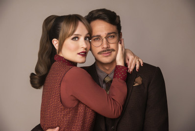 Larissa Manoela e André Luiz Frambach vivem casal em espetáculo
