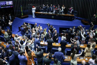 Imprensa internacional repercute fim da escala 6x1