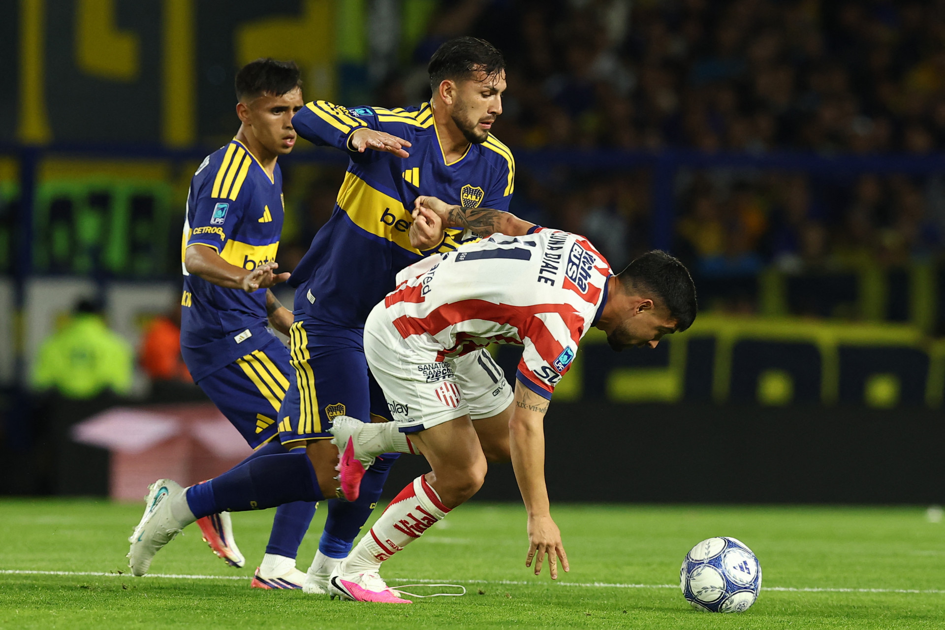 Boca Juniors tenta antecipar retorno de Paredes para duelo com o Vasco